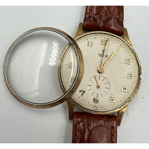 608 - A gentleman's 9ct gold presentation Tudor wristwatch on brown leather strap. Full hallmarks to inner... 