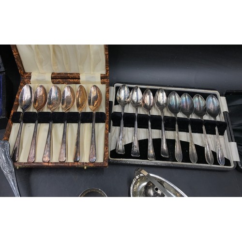 772 - A boxed set of six silver plates spoons, a box with eight silver plated spoons 2 x sets of four, alo... 