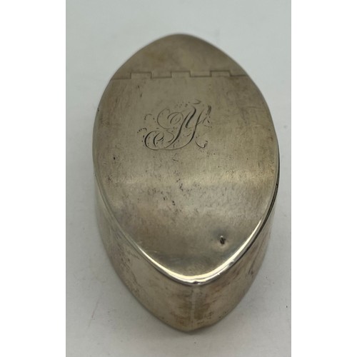 807 - Oval silver snuff box London 1781, maker Peter, Ann and William Bateman. Initials to the top. 8cm x ... 