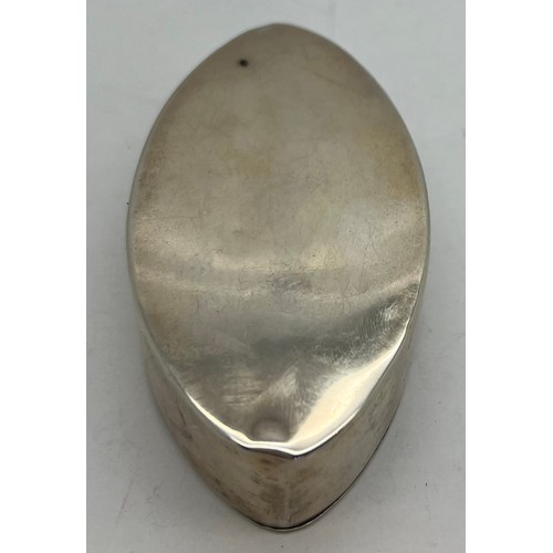 807 - Oval silver snuff box London 1781, maker Peter, Ann and William Bateman. Initials to the top. 8cm x ... 