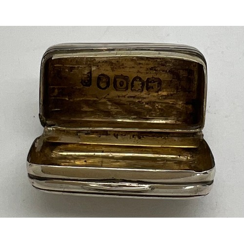 808 - Silver vinaigrette London 1811, maker WE? 2.5cm x 1.5cm.