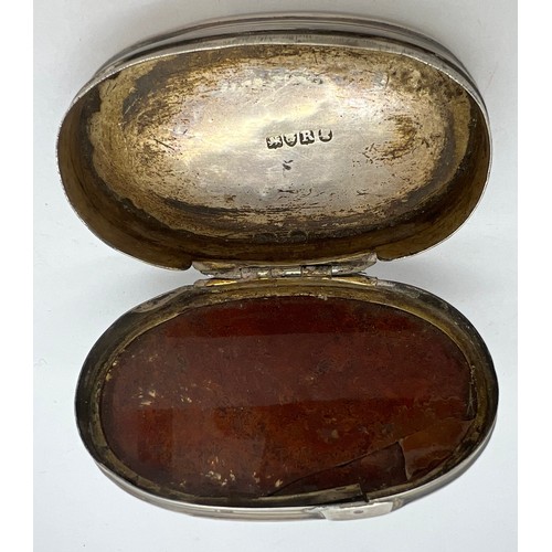 810 - Silver snuff box with hard stone top. London 1812. 7cm x 4.5cm.