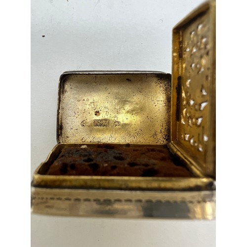 813 - Silver vinaigrette with pierced silver gilt grill and original sponge, Birmingham, maker Nathaniel M... 