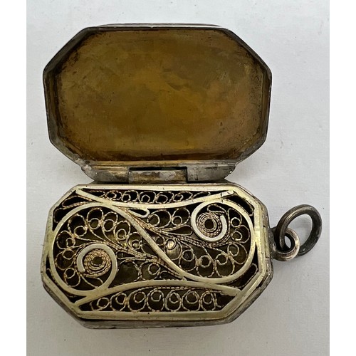 815 - Silver vinaigrette with suspension ring and filigree grill Birmingham 1802, maker Samuel Pemberton. ... 