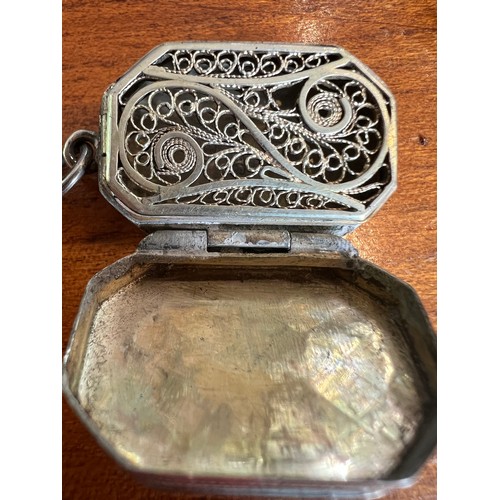 815 - Silver vinaigrette with suspension ring and filigree grill Birmingham 1802, maker Samuel Pemberton. ... 