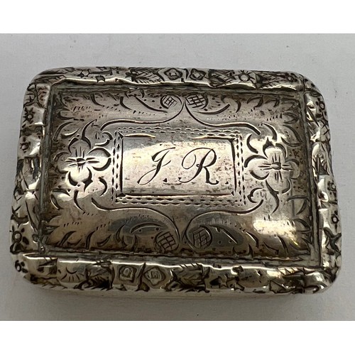 816 - Silver vinaigrette Birmingham 1834, maker Nathaniel Mills 3cm x 2cm with pierced silver gilt grill. ... 