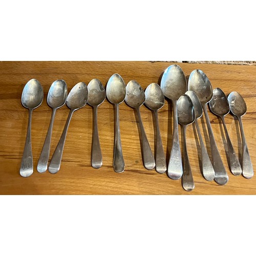 825 - A quantity of mainly Georgian silver teaspoons and two dessert spoons. Various dates and makers. Wei... 