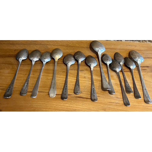 825 - A quantity of mainly Georgian silver teaspoons and two dessert spoons. Various dates and makers. Wei... 