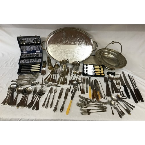 773 - A selection of silver plate to include a large galleried tray 36cm x 55cm, handle to handle, along w... 