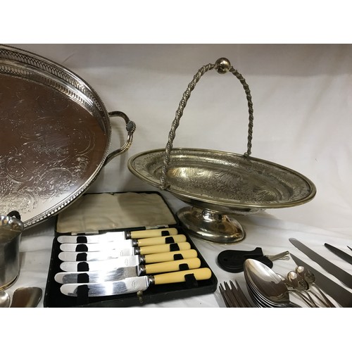 773 - A selection of silver plate to include a large galleried tray 36cm x 55cm, handle to handle, along w... 