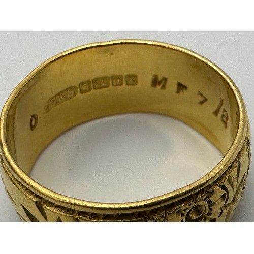 441 - A 22ct gold wide band wedding ring with engraved decoration. Maker Charles Green & Son, Birmingham, ... 