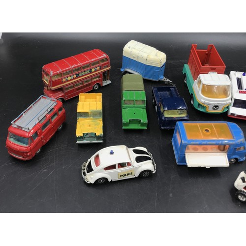 910 - A collection of Corgi toys to include Smith's Karrier, Whizzwheels Ford Cortina GXL, Silver Shadow, ... 