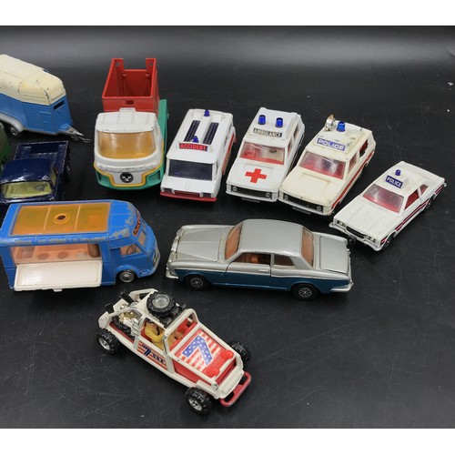 910 - A collection of Corgi toys to include Smith's Karrier, Whizzwheels Ford Cortina GXL, Silver Shadow, ... 