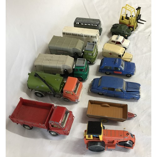 914 - A collection of Dinky toy cars and trucks to include a Ford D 800, 2x Bedford Refuse Wagons, Daimler... 