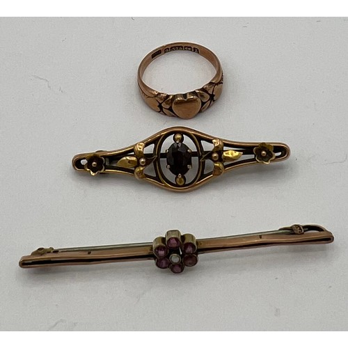 446 - Two Edwardian bar brooches, one set with garnet and seed pearl  and a 9 carat gold ring size O. Tota... 