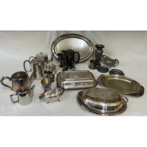 774 - A collection of silverplate items to include 5x teapots, lidded serving dishes, trays and jug along ... 