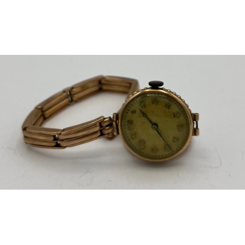 627 - A 9 carat gold cased wristwatch on expanding strap. Strap marked 9c CBB. total weight 26.8gm.

Strap... 