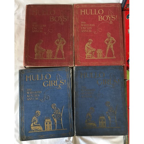 960 - A collection of 22 books to include Rainbow Annuals (7), Hallo Boys and Hallo Girls Annuals (4), Mrs... 