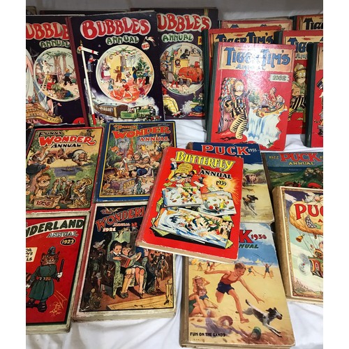 962 - A collection of 1920's and 1930's children's Annuals to include a rare 1939 Butterfly Annual, Bubble... 