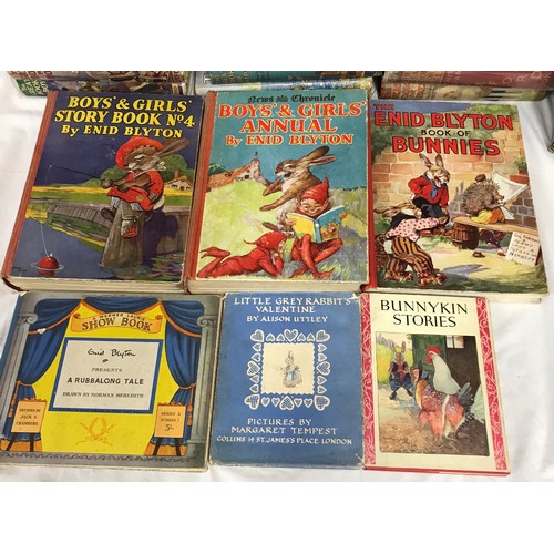 968 - Collection of books to include The Play's the Thing by Enid Blyton, Boys's & Girl's Annual by Enid B... 