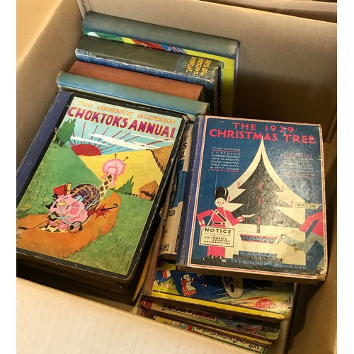 988 - A large quantity of children's Annuals from the early-mid 20thC. (qty)