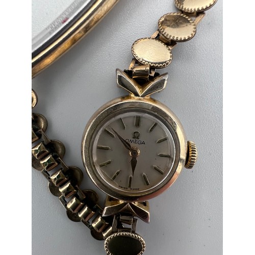 630 - An Omega ladies wristwatch on 1/10 12ct rolled gold ladies bracelet. Case: 16mm.

Winds and goes, cr... 