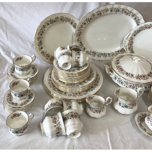 277 - A Paragon 'Meadowvale' fine bone china part dinner and tea service to include 6x dinner pates, 6x sm... 