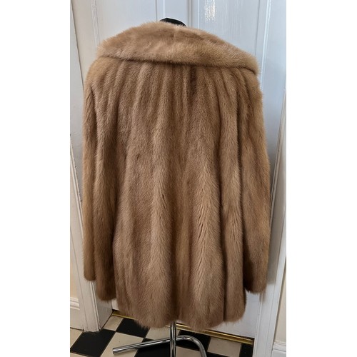 1072 - A vintage mink fur jacket, approximate size 22. Neck to hem 82cm. Underarm to underarm 67cm.