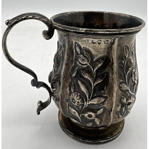 841 - A silver tankard with repoussé floral panels, London 1825, maker’s mark obscure. 140gm. 9cm h.