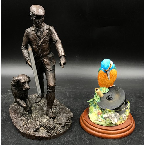 353 - A Border Fine Arts Kingfisher & fishing reel by Russel Willis 484385 along with a resin Shooting fig... 