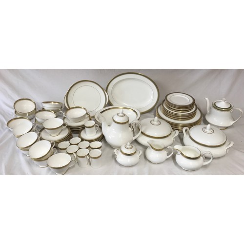 310 - A Royal Doulton dinner and tea service in the Clarendon pattern H4993 to include 8x dinner, 8x side ... 