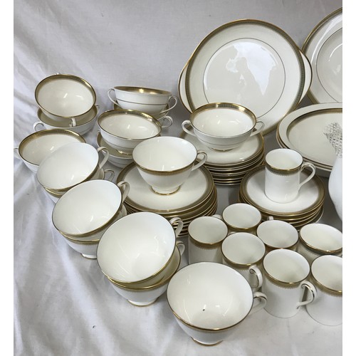 310 - A Royal Doulton dinner and tea service in the Clarendon pattern H4993 to include 8x dinner, 8x side ... 