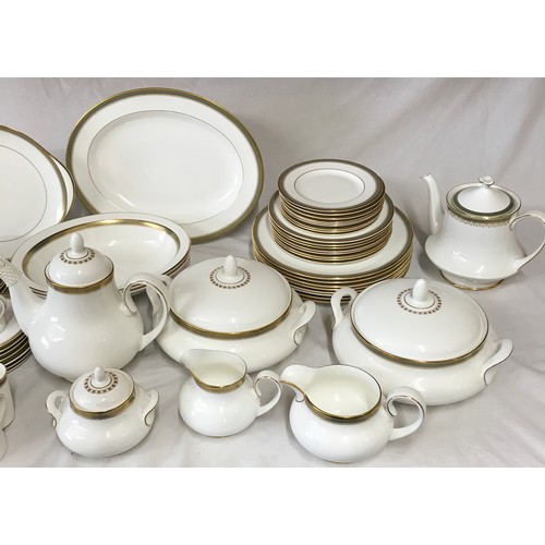 310 - A Royal Doulton dinner and tea service in the Clarendon pattern H4993 to include 8x dinner, 8x side ... 