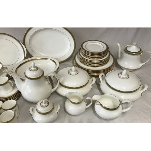 310 - A Royal Doulton dinner and tea service in the Clarendon pattern H4993 to include 8x dinner, 8x side ... 