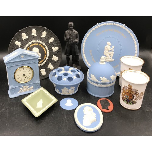 315 - A collection of Wedgwood Jasperware items to include a Bicentenary Josiah Wedgwood Frs 1795-1995  pl... 