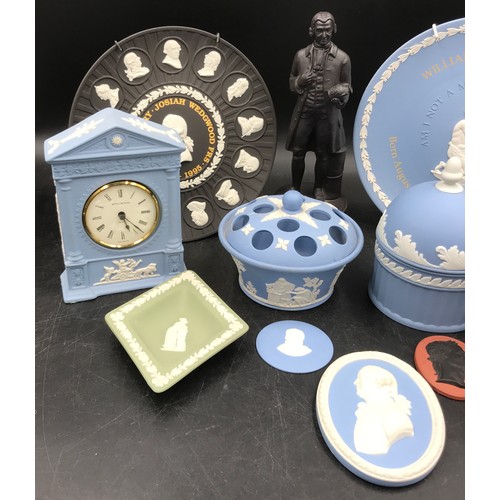 315 - A collection of Wedgwood Jasperware items to include a Bicentenary Josiah Wedgwood Frs 1795-1995  pl... 