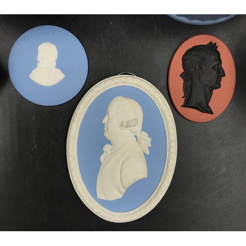 315 - A collection of Wedgwood Jasperware items to include a Bicentenary Josiah Wedgwood Frs 1795-1995  pl... 