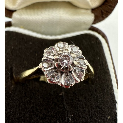 453 - An 18ct gold and diamond cluster ring weighing 3.37gms size N.