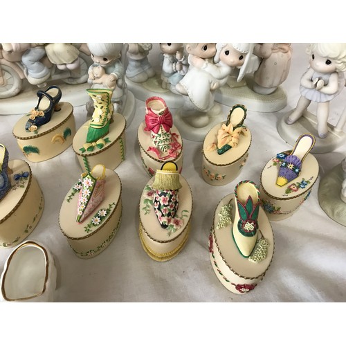 322 - A collection of 11 Precious Moments figurines to include 'Bon Voyage', 'Just a line to say your spec... 