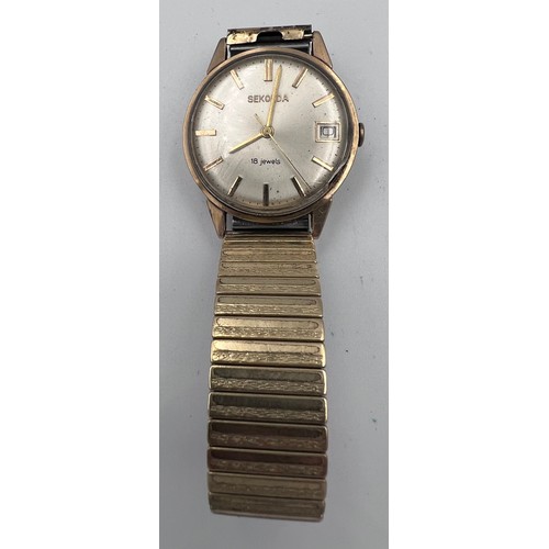 635 - A 9ct gold gentleman's Sekonda 18 jewels wristwatch on expanding bracelet. Case 33mm. 

Winds and go... 