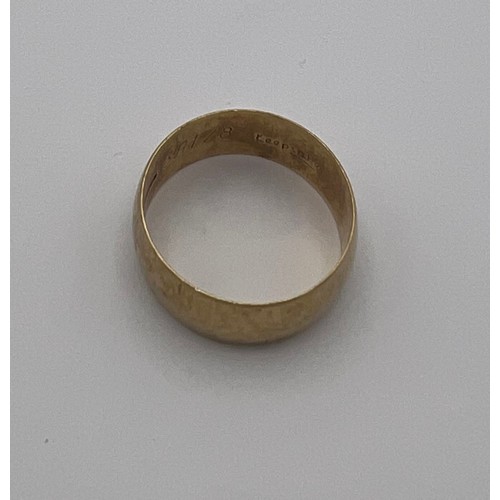 456 - A 9 carat gold wedding band, size T, 4.3gm.