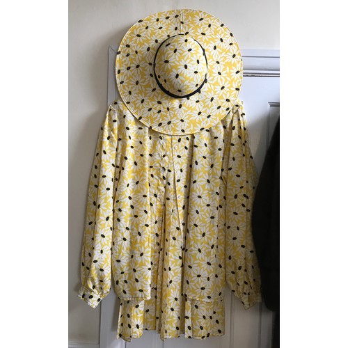 1076 - A Jaeger polyester matching top, skirt and hat decorated in flowers on a yellow background measuring... 