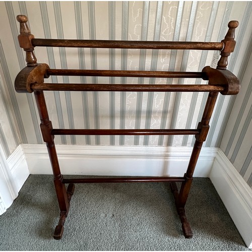 123 - An Edwardian mahogany towel rail. 86 h x 58 w x 17cm d.