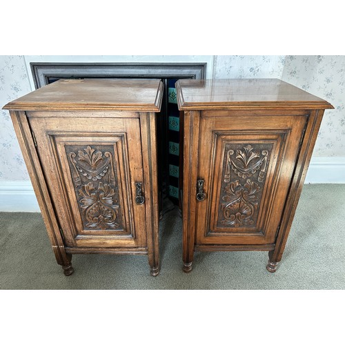 126 - A pair of Edwardian bedside cupboards, each with a single door and one shelf to the interior. 81 h x... 