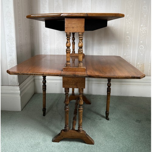 136 - A double height Edwardian mahogany Sutherland table on turned supports on brass castors. 73 h x 73cm... 