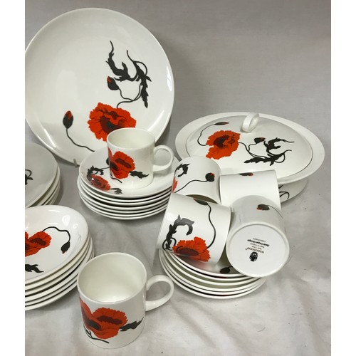 338 - A part tea and dinner service of Wedgwood Susie Cooper design Cornpoppy comprising of 6x tea plates,... 