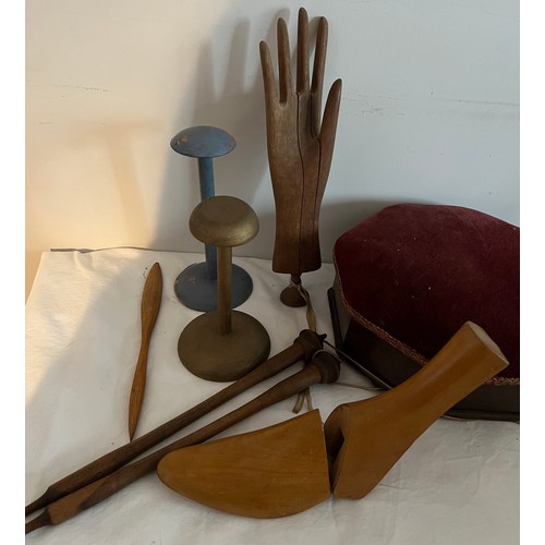 1235 - A quantity of treen to include hand glove stretcher, footstool etc.