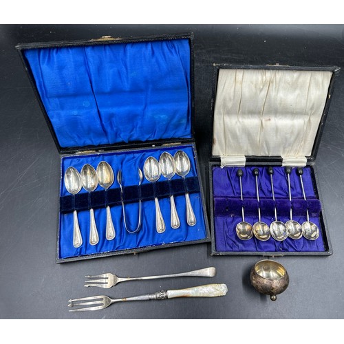 863 - Hallmarked silver to include 5 x coffee bean spoons, 6 x cased spoons and tongs Birmingham 1925, sal... 