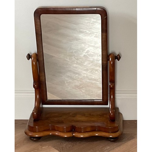 1248 - A 19thC mahogany dressing table mirror with serpentine front. 63 h x 50 w.