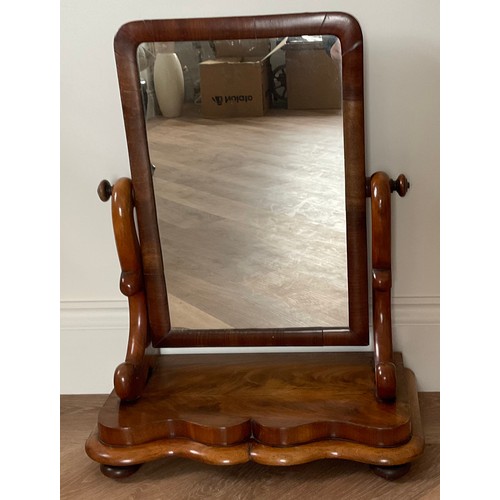 1248 - A 19thC mahogany dressing table mirror with serpentine front. 63 h x 50 w.